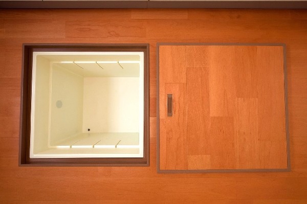 重いものや、大きめのキッチン家電などを保管しておくのに便利な床下収納付です。住むご家族のスタイルに合わせ使い方は多種多様です。