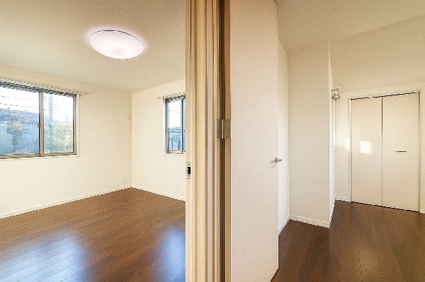 動線がしっかり考えられた間取り。採光もしっかりと計算されていてどの部屋も明るいのがうれしいですね。