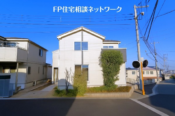 外観:閑静な住宅地で子育て家族にピッタリ。毎日のお散歩も快適な緑に恵まれたエリアで、自然に包まれた穏やかな暮らしを実現するための、ゆとりある住環境が整っています