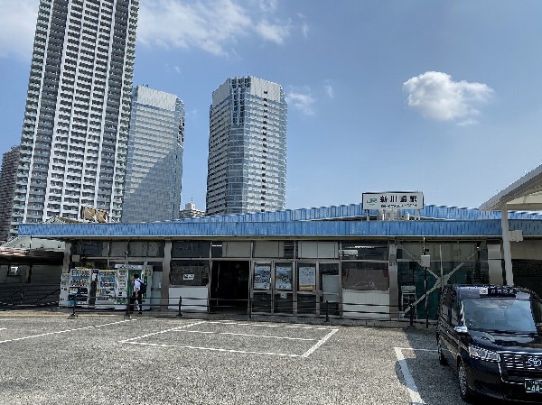 周辺環境:新川崎駅　(横須賀線と湘南新宿ラインが乗り入れる、利便性の高い駅です。生活に必要な施設も充実しており、近年住みよい街として人気が高まっています。)
