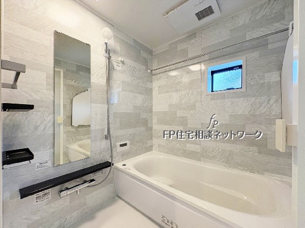 ベンチバス仕様で、小さなお子様もご年配の方も安心してバスタイムを楽しめます。大切なお子様との貴重な団欒の場を演出します。