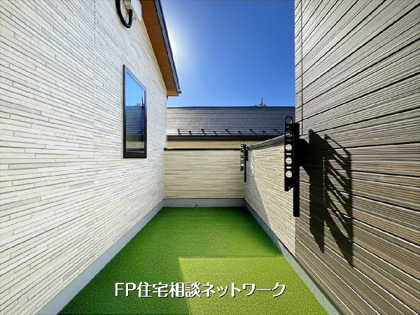 外観:本画像はAIがCGで芝作成しており、実際の現地に芝は設置されておりません。また、販売価格に芝等は含まれておりません。