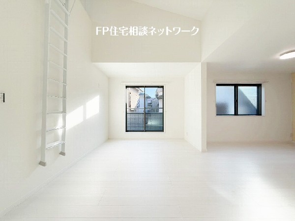 大切な家族が集まるからこそLDKにはこだわりたい。日当たりのよい広いＬＤＫを、子供たちが元気に走り回っている姿を見た時「広い家にして良かった」と思う。