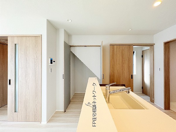 おひさまの光を、爽やかな風をたっぷりと取り込めます。居室内はいつも明るいので、毎日の生活も自然と明るくなりますね。