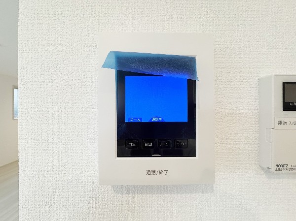 【TVモニター付インターホン】同仕様設備：不安になりがちな防犯面。目で確認できるからあんしんです。