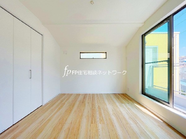 バルコニーに面した3階居室。いつも明るく風通しの良い空間は、健康的な日常生活を助ける快適な居住スペースとなります。