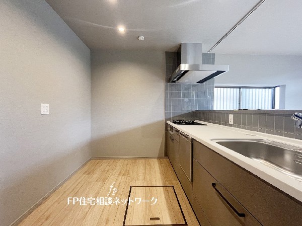 大きいシンクは一度に沢山の洗い物が可能。広いので、調味料などをディスプレイし、お洒落なキッチンを演出してみてはいかがでしょうか。