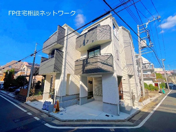 外観:閑静な住宅地で子育て家族にピッタリ。毎日のお散歩も快適な緑に恵まれたエリアで、自然に包まれた穏やかな暮らしを実現するための、ゆとりある住環境が整っています。