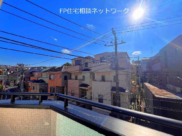 外観:四季を通じて自然と触れ合えるスポットが周辺には盛りだくさん！お散歩やジョギング、週末のご家族での遊びに最適です。暮らしの夢を育む理想の住まいがここにはあります。