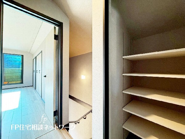 何かと便利な収納。掃除機など日常的に使うけど、片づけ場所に困る、そんなものを収納するのにピッタリです。すっきりとした空間に保ちたいですね。