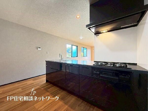 毎日使うキッチンが綺麗で清潔ならお料理を作るのも楽しくなりますよね。機能性とデザイン性を兼ね備えた嬉しいキッチン。