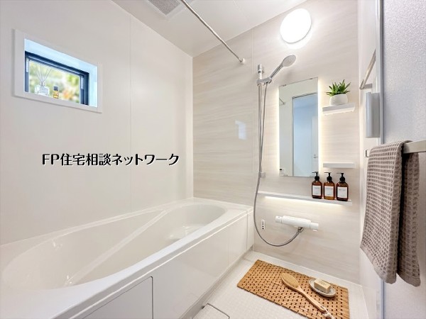 【浴室】本画像はAIがCGで小物を作成しており、実際の現地に小物は設置されておりません。また、販売価格に小物等は含まれておりません。