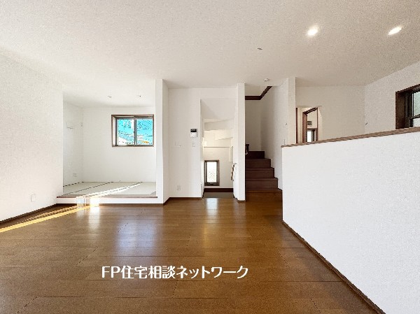 大切な家族が集まるからこそLDKにはこだわりたい。日当たりのよい広いＬＤＫを、子供たちが元気に走り回っている姿を見た時「広い家にして良かった」と思う。