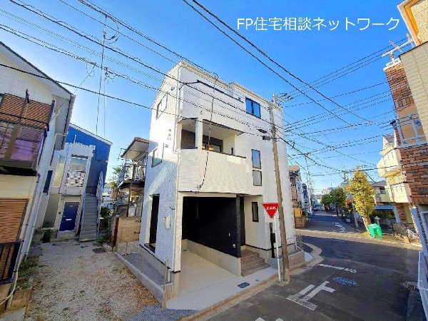 外観:閑静な住宅地で子育て家族にピッタリ。毎日のお散歩も快適な緑に恵まれたエリアで、自然に包まれた穏やかな暮らしを実現するための、ゆとりある住環境が整っています。