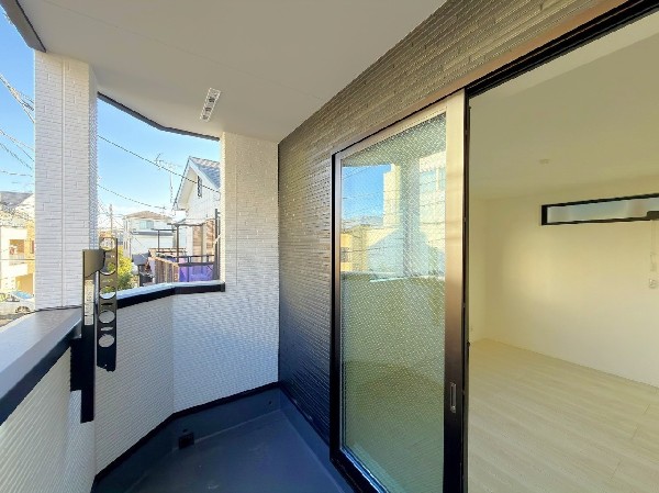 外観:毎日のお散歩も快適な緑に恵まれた閑静な住宅地は、伸び伸びスローライフを叶えてくれます。自然豊富な季節の移ろいを身近に感じられる環境で子育てすれば、お子様もきっと素直に成長してくれるはずです！