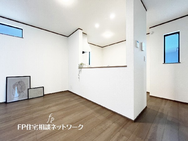 対面式のカウンターキッチンですので、出来上がったお料理をカウンターに並べてお子様が運ぶなど、お手伝いの時間も増えそうですね。