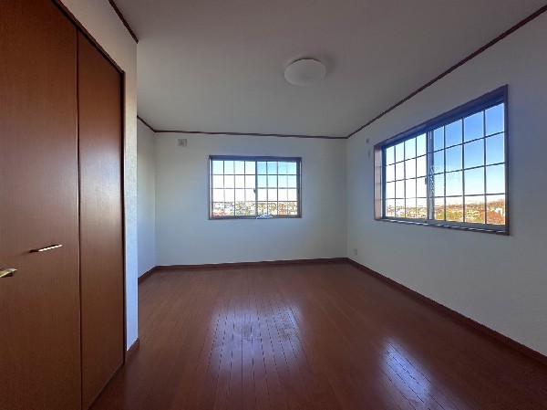 大きな収納付きの居室8.2帖