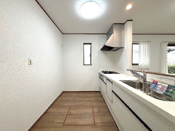 毎日使うキッチン周りが綺麗で清潔に保たれていると、お料理を作るのも楽しくなりますよね。機能性とデザイン性を持たせたキッチンで気持ちよくお料理が出来そうです。