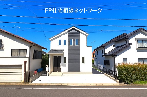 外観:閑静な住宅地で子育て家族にピッタリ。毎日のお散歩も快適な緑に恵まれたエリアで、自然に包まれた穏やかな暮らしを実現するための、ゆとりある住環境が整っています。緑の潤いを感じながらホッと生活できそう。