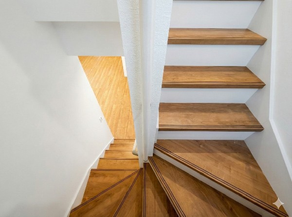 リビングを通過して2階へと登れるリビングイン階段仕様です。ただいま！おかえり！行ってきます！の声が響き渡る、毎日大切な家族とコミュニケーションが取れる家族思いの間取りを作りました。