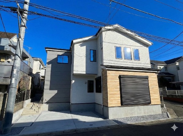 外観:毎日のお散歩も快適な緑に恵まれた閑静な住宅地は、伸び伸びスローライフを叶えてくれます。自然豊富な季節の移ろいを身近に感じられる環境です。