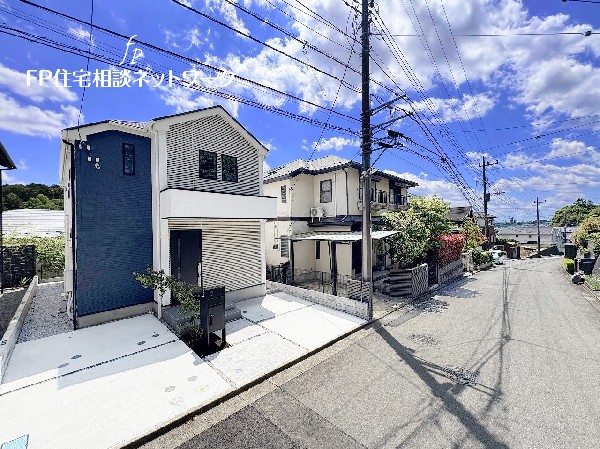 外観:【類似外観同仕様】施工例のため分譲中の建物とは外壁、屋根開口部等の形状・仕様が異なります。