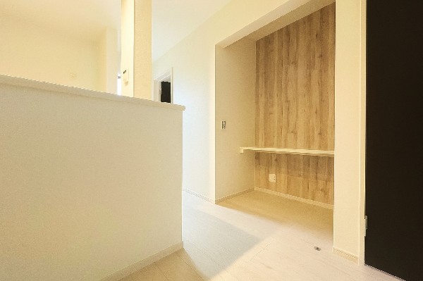 ある時はお子様のスタディスペースとして、ある時は観賞用のディスプレイとして、などいろいろな用途に活用できるカウンタースペース。