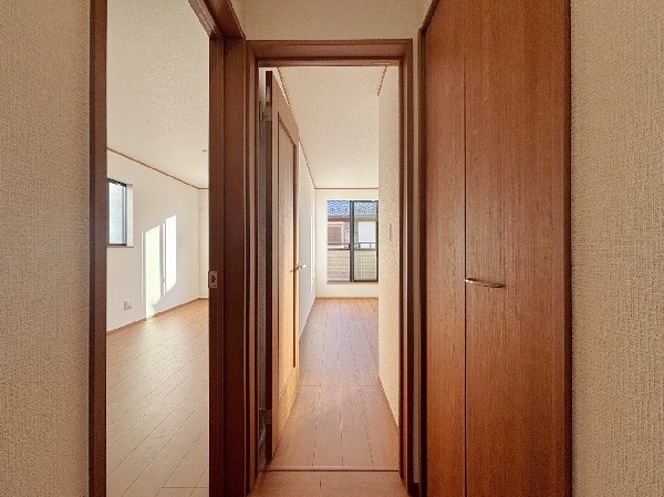 動線がしっかり考えられた間取り。採光もしっかりと計算されていてどの部屋も明るいのがうれしいですね。