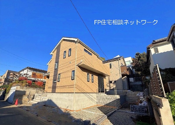 外観:閑静な住宅地で子育て家族にピッタリ。毎日のお散歩も快適な緑に恵まれたエリアで、自然に包まれた穏やかな暮らしを実現するための、ゆとりある住環境が整っています。