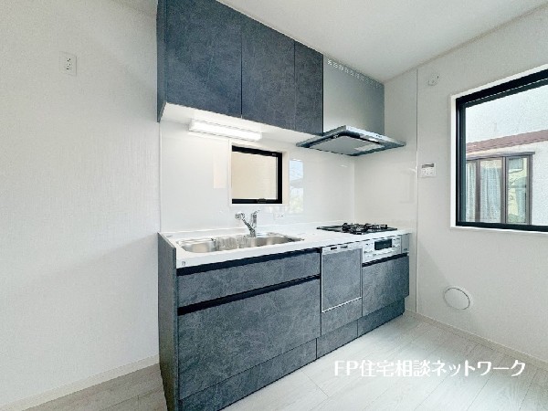 毎日使うキッチンが綺麗で清潔ならお料理を作るのも楽しくなりますよね。機能性とデザイン性を兼ね備えた嬉しいキッチン。