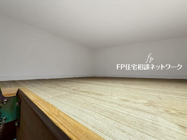 お子様の幼少期の作品や捨てられない数々の思い出の品もしっかりと収納できる小屋裏収納付き。捨てられない大切な物をまとめて収納いただける便利な空間。