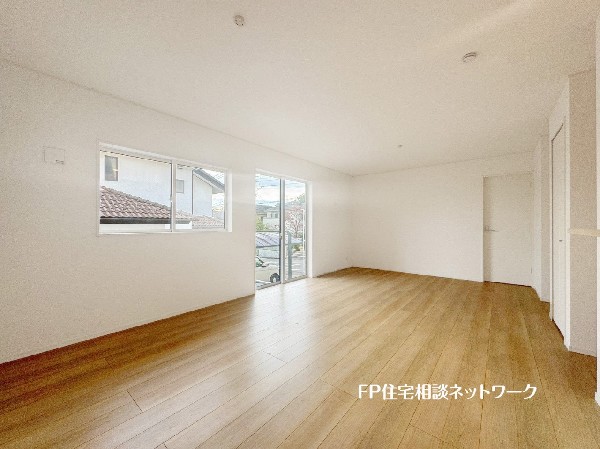 温水洗浄便座　ウォシュレット、暖房便座機能付のトイレです。従来型に比べ節水効果があり、お手入れもしやすい。