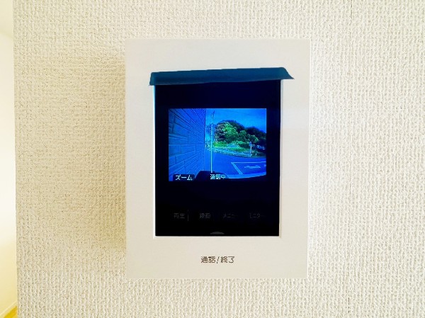 温水洗浄便座　ウォシュレット、暖房便座機能付のトイレです。従来型に比べ節水効果があり、お手入れもしやすい。