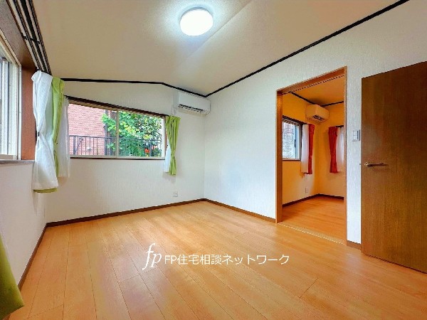 全室2面採光の2階居室部分は、穏やかなぬくもりを感じさせる空間。どんなインテリアにも合わせやすい色調です。