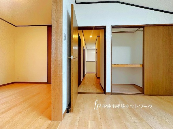 全居室には収納スペースを完備。普段使いのお洋服や小物もまとめてスッキリ収納。居室空間を隅々まで使えるのが嬉しい。