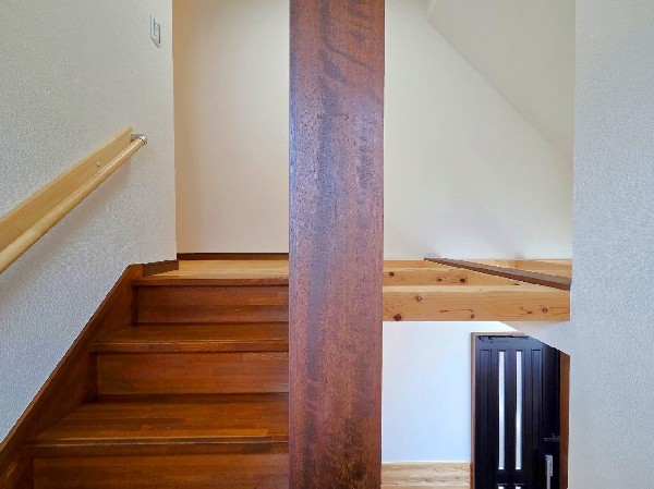 1日の中で多くの時間を過ごすことになる住まいだからこそ、いつも穏やかな空間であるように。構成する建材などへの配慮が、住まう方の健康を守ります。