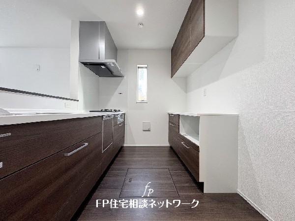 大きいシンクは一度に沢山の洗い物が可能。広いので、調味料などをディスプレイし、お洒落なキッチンを演出してみてはいかがでしょうか。