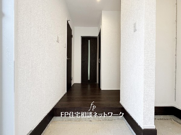 玄関ホールがスッキリ広々としていると帰る時も出ていく時も気持ちが良い。来客を出迎える玄関が綺麗ならその家の印象が良くなる。 