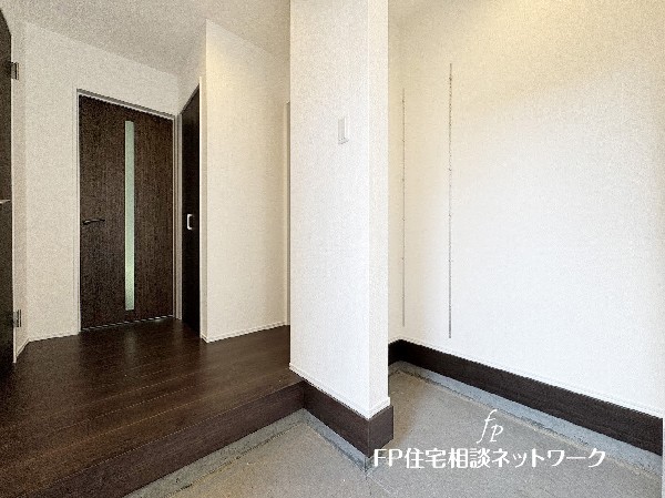 大容量のシューズクローゼットが嬉しい住まい。ご家族全員の靴はもちろん、お子様のおもちゃやベビーカー、ゴルフバック、洗車用品などスッキリまとめて収納できます。