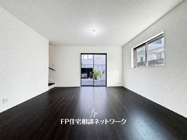 大切な家族が集まるからこそLDKにはこだわりたい。日当たりのよい広いＬＤＫを、子供たちが元気に走り回っている姿を見た時「広い家にして良かった」と思う。