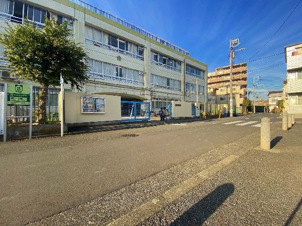 周辺環境:下河原小学校(創立昭和34年　児童数約230人　教育目標は「やさしく」「たくましく」です。)