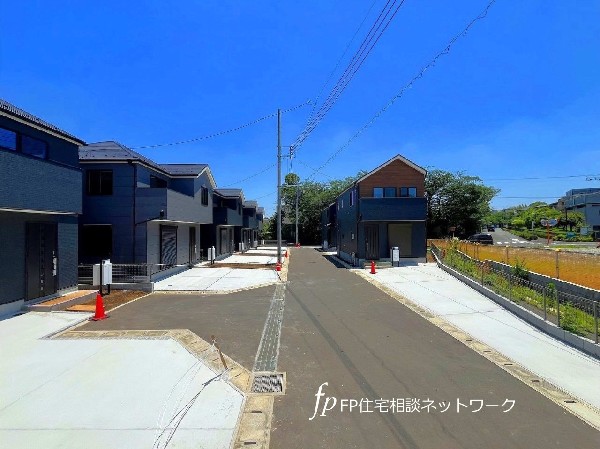 外観:【類似外観同仕様】  施工例の為、分譲中の建物とは外壁、屋根開口部等の形状・仕様が異なります。