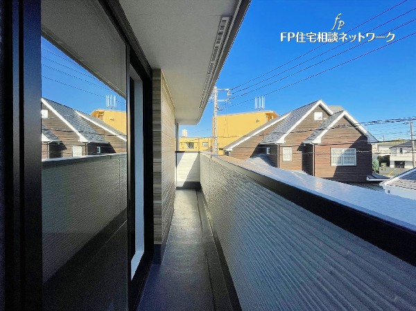 外観:晴れた日には洗濯物も気持ちよく乾く、陽当たり自慢のバルコニー。