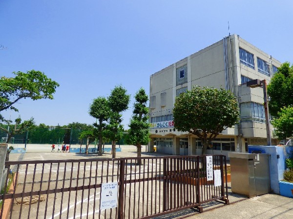周辺環境:宮崎小学校 (お子様が一日の中でも長い時間を過ごす小学校。どんどん成長していくお子様の姿が目に浮かびます。)