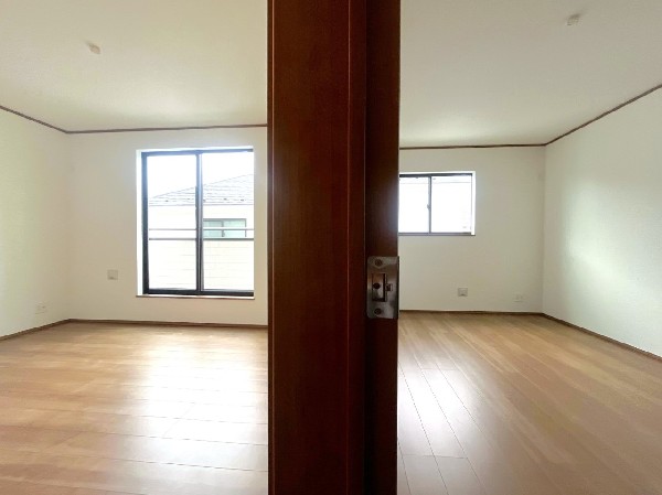 毎日のお散歩も快適な緑に恵まれた閑静な住宅地は、伸び伸びスローライフを叶えてくれます。