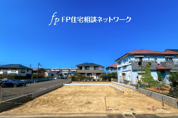 外観:閑静な住宅地で子育て家族にピッタリ。毎日のお散歩も快適な緑に恵まれたエリアで、自然に包まれた穏やかな暮らしを実現するための、ゆとりある住環境が整っています。緑の潤いを感じながらホッと生活できそう。