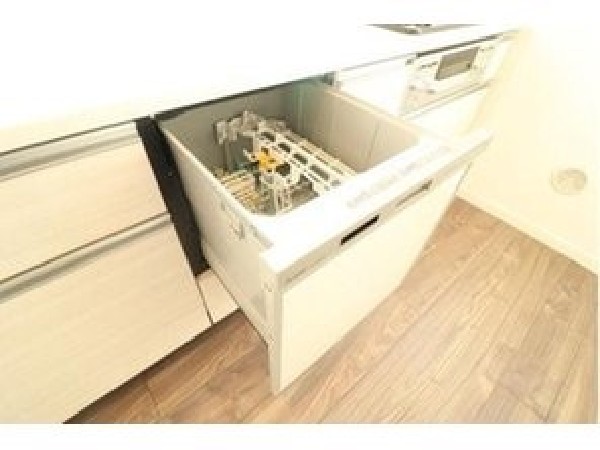 【建物プラン例　建物価格1980万円、建物面積100m2】食後の片付けもラクラク。ビルトイン食洗機で手間を減らし、家族との時間をもっと大切にできる快適キッチン。