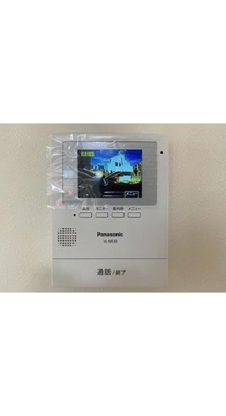 【建物プラン例　建物価格1980万円、建物面積100m2】モニター付インターホンが標準仕様です。不安になりがちな防犯面、目で確認できるからあんしんです。