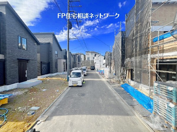 外観:大通りから一本入った道路！車の通り抜けが出来ないので車通りも少なく、小さなお子様がいらっしゃるご家庭も安心です。