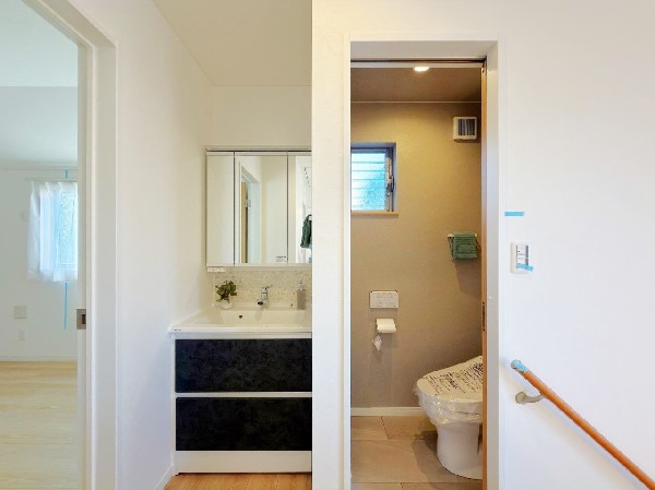 「ビルトイン浄水器」　キッチンには浄水器を標準装備。水を飲むという場面以外にも料理で使用したり、野菜を洗う場合もキレイな水で洗いたいという人が増えてきています。